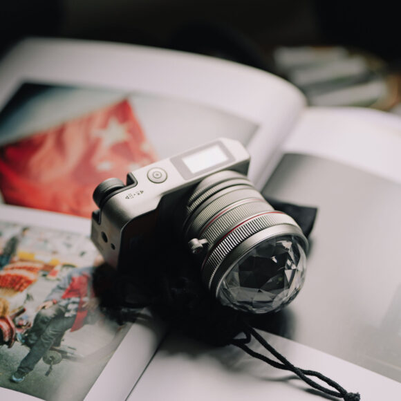 Chris Gampat The Phoblographer Hobolite Iris Review product images 2.81-200s400